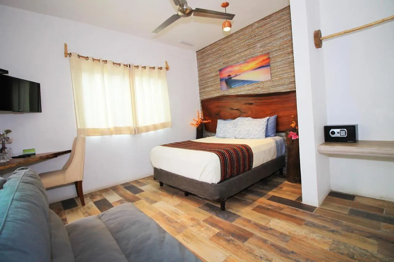 Hotel Pancho Villas Bacalar - Free Bikes And Paddles 4*,  México