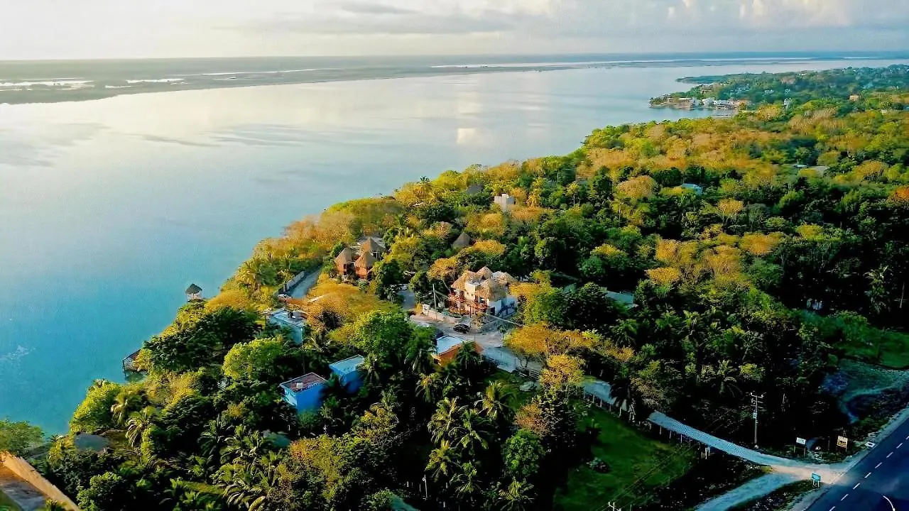 Hotel Pancho Villas Bacalar - Free Bikes And Paddles 4*,  México